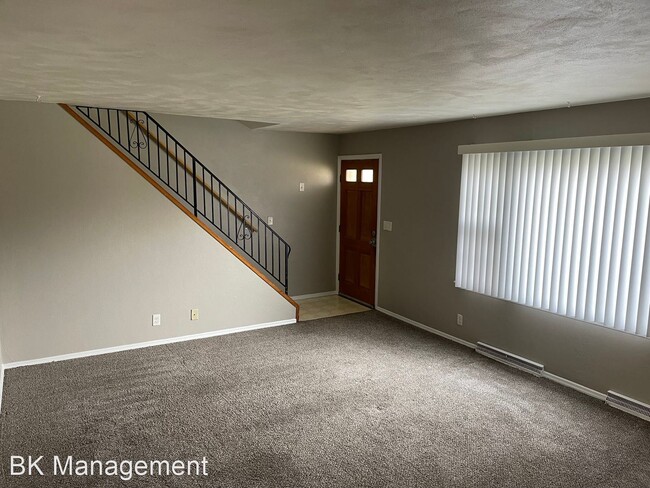 Building Photo - 3 br, 1.5 bath House - 107 E Pine Avenue