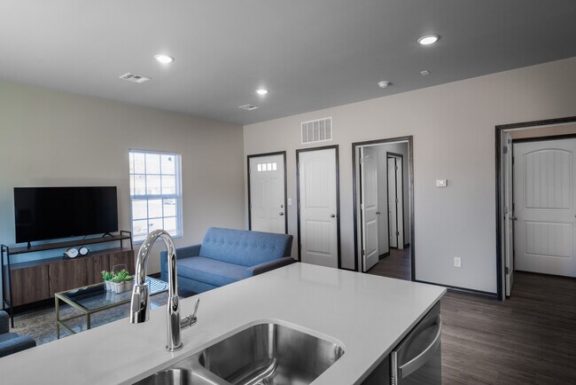 Building Photo - 1123 Crosby Dr