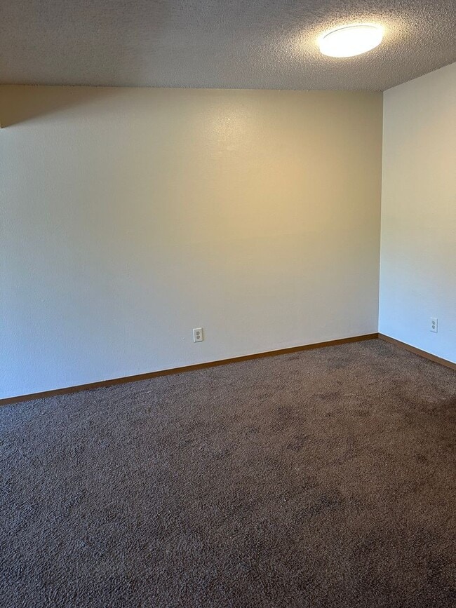 Building Photo - One Bedroom