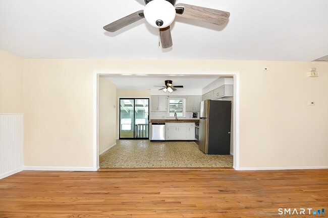 Building Photo - 90 Mary Ellen Dr