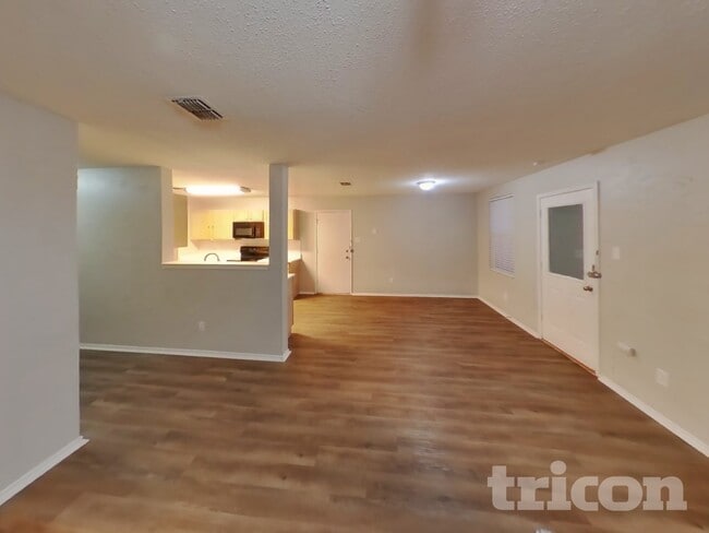 Building Photo - 2641 Bandera Pl