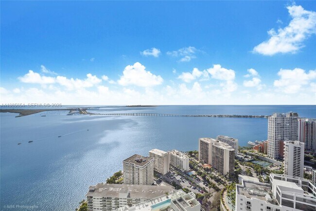 Foto del edificio - 1300 Brickell Bay Dr