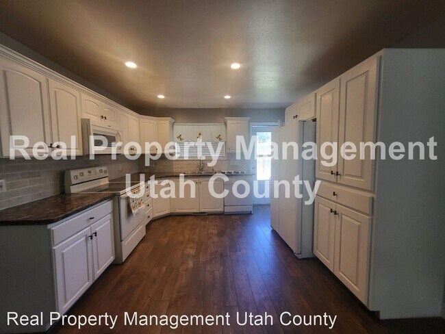 Foto del edificio - 5 br, 3 bath House - 885 South 630 West
