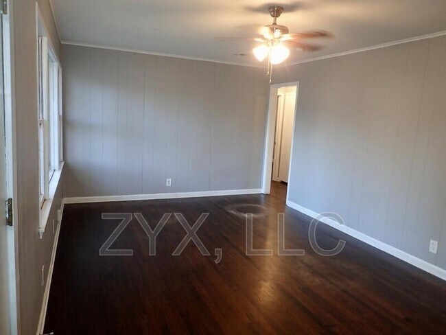 Foto del edificio - 3342 S Marion Ave
