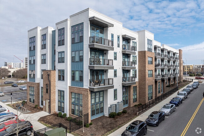 Building Photo - The Jamestown