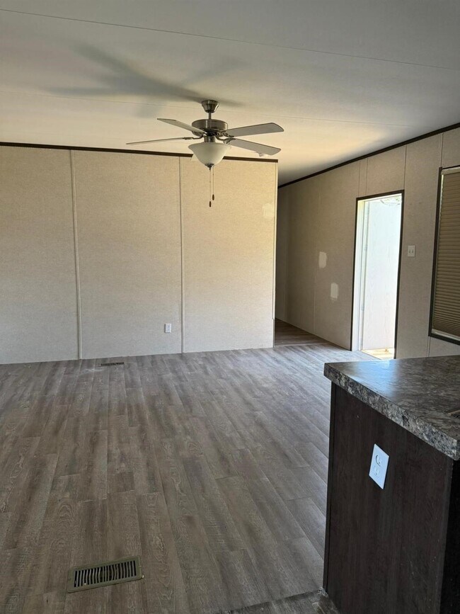 Building Photo - 16311 Crockett Martin Ests Dr