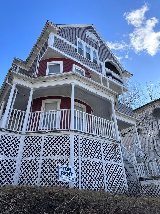 Building Photo - 16 Hillside Ave