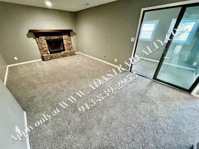 Foto del edificio - Updated Spacious 3 Bedroom 1 Bathroom Apar...