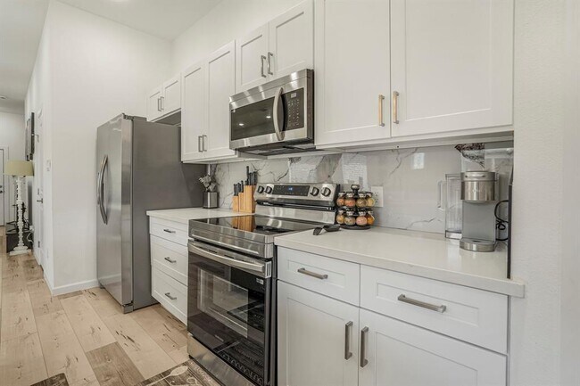 Foto del edificio - 3344 Kelton St