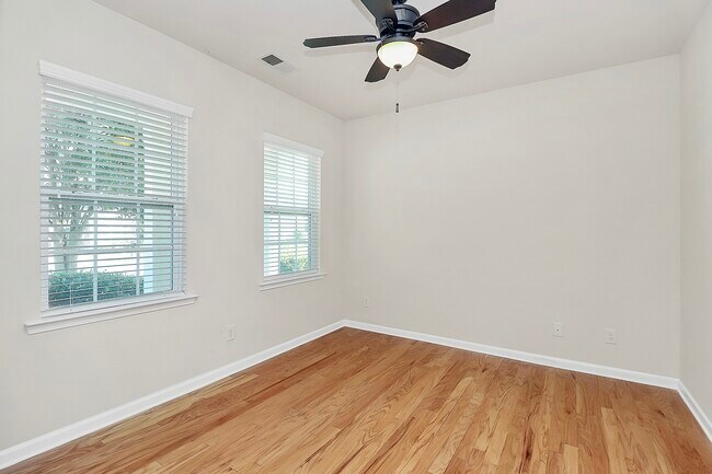 Foto del edificio - 14321 Green Birch Dr