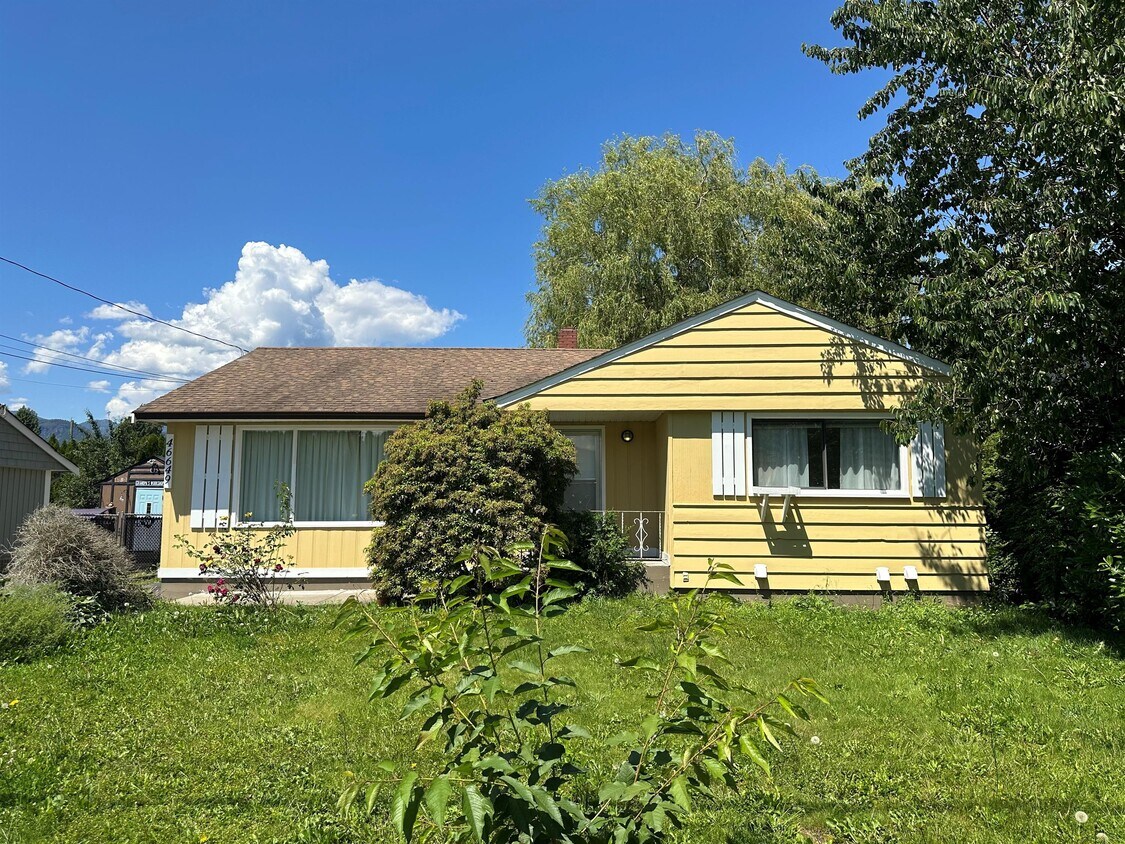 46649 Cedar Ave, Chilliwack, BC V2P 2H4 House for Rent in Chilliwack