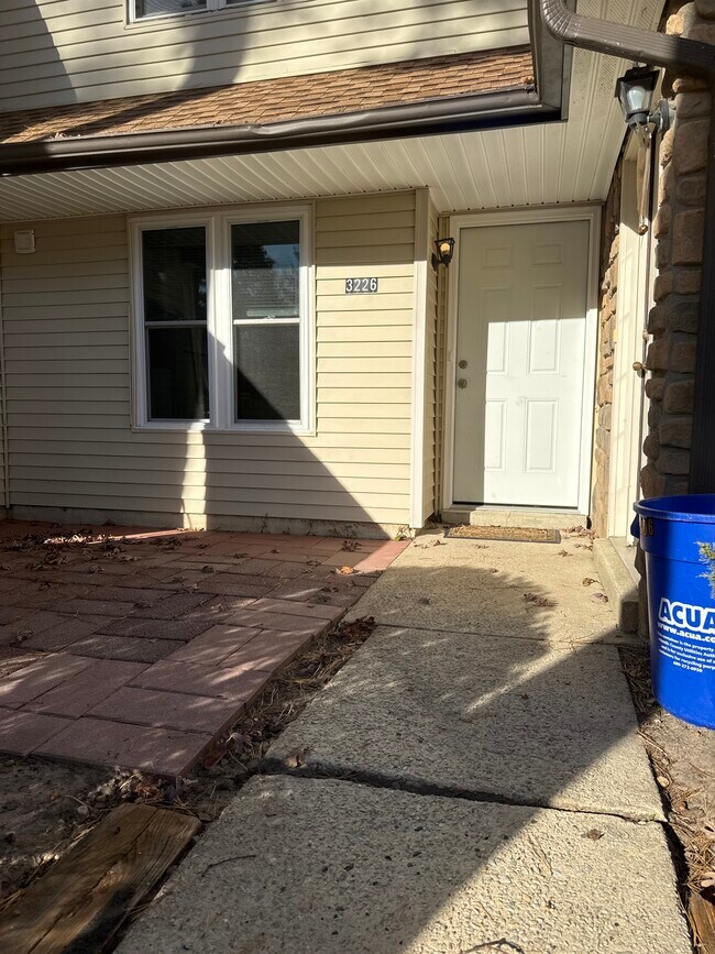 Foto del edificio - 3226 Juniper Ct