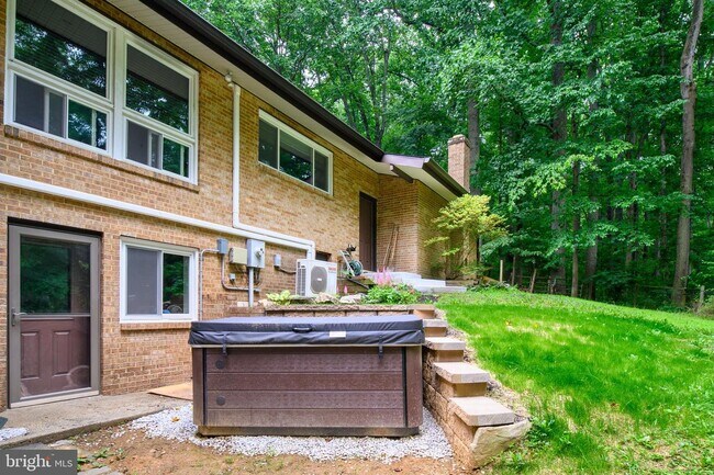 Building Photo - 5475 Green Bridge Rd