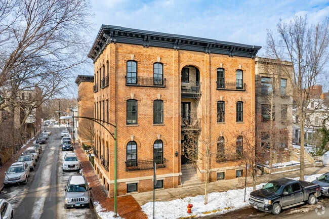 Building Photo - 334-344 W Menomonee St