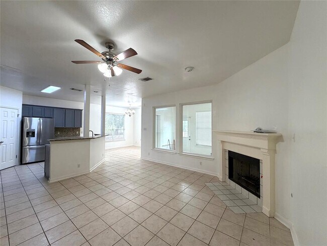 Foto del edificio - 1523 Bradbury Ln