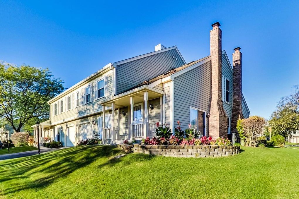 2681 College Hill Cir, Schaumburg, IL 60173 Townhome Rentals in