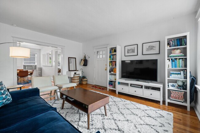 Foto del edificio - 6328 Northwood Ave