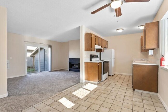 Foto del edificio - Spacious 2 Bed 1 Bath In Quiet Community