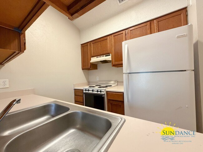 Foto del edificio - Beautiful Unit Close to Both Bases!