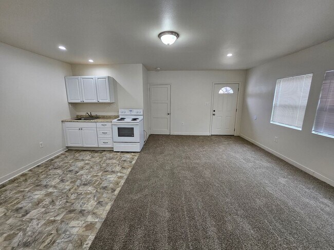 Building Photo - Charming House with Expansive Yard Near Ch...