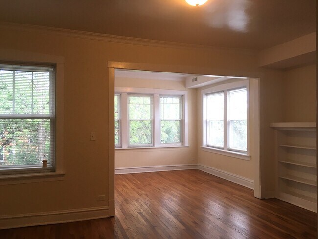 Foto del edificio - 4956 N St Louis Ave