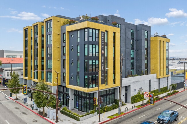 Building Photo - Aquatic Higby
