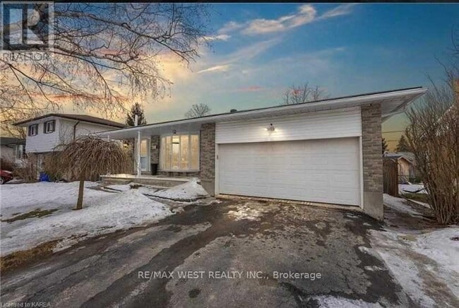 Building Photo - 653 Fleet St