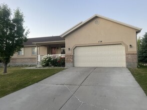 Building Photo - 134 Lakeview Dr