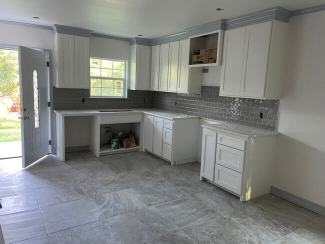 Building Photo - 15831 Echo Glen Dr