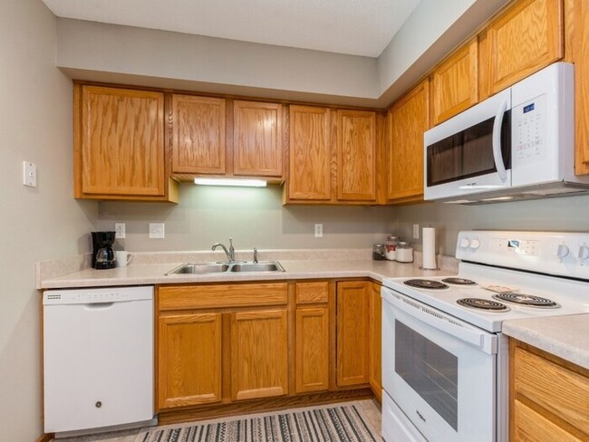 Building Photo - This beautiful apartment condo has a great...