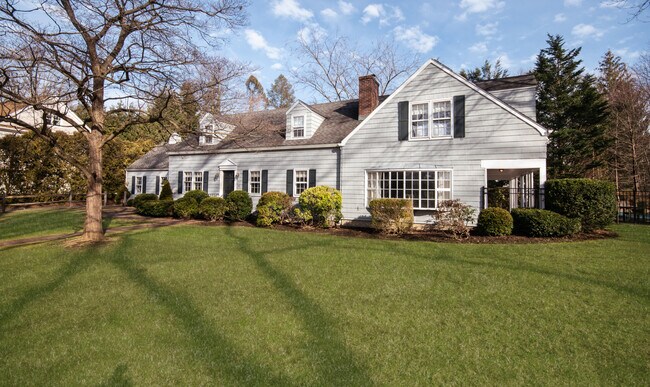 Building Photo - 18 Seagate Rd