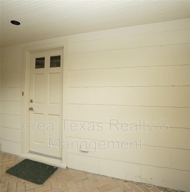 525 1/2Dryden 1/2 Hill Rd, Houston, TX 77037 Condo for Rent in