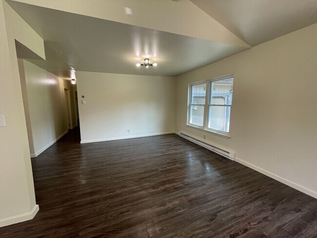 Building Photo - Gorgeous Remodeled 3 bedroom home in PCP w...
