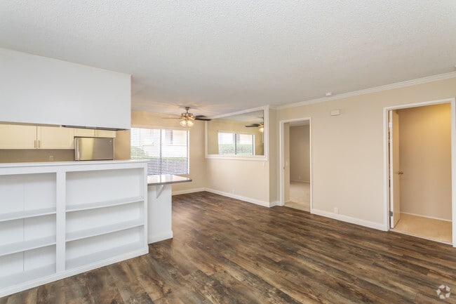 2 BR, 2 BA - 905 SF - Park Bonita