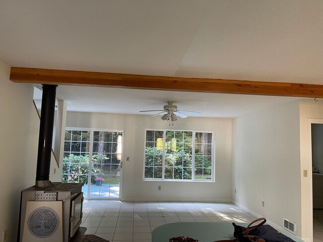 Building Photo - 496 Fairway Ct
