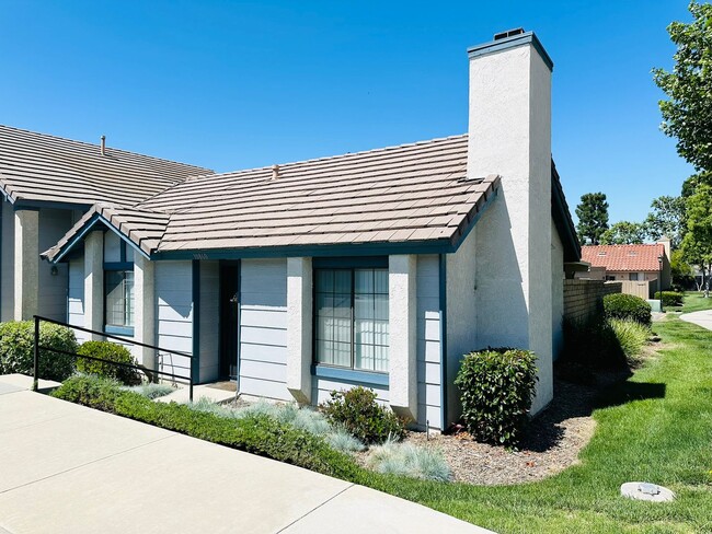 Building Photo - Updated Townhome Close to LLUMC & VA Hospital