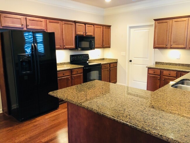 Building Photo - Townhome For Rent in Edenton Subdivision! ...