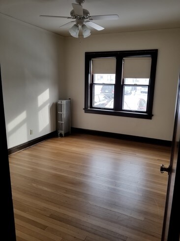 Foto del edificio - 4460 N Oakland Ave