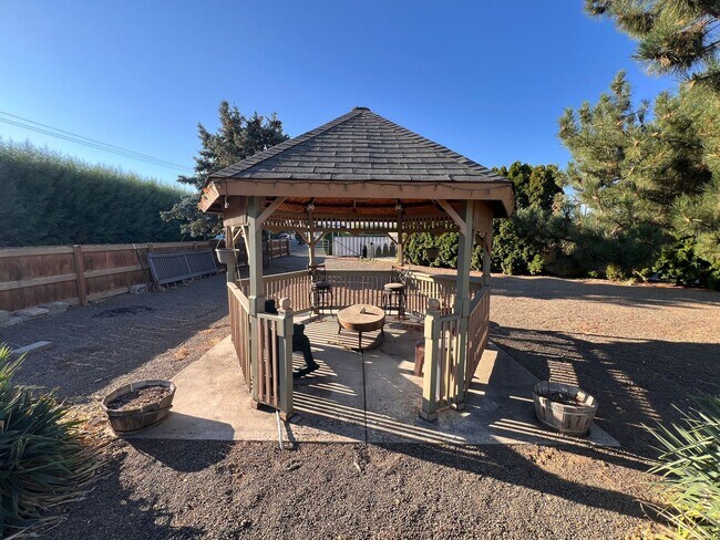 Building Photo - Spacious 3 Bed / 2 Bath Home in West Valle...