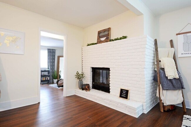 Foto del edificio - Completely Remodeled Duplex, Pet-Friendly ...