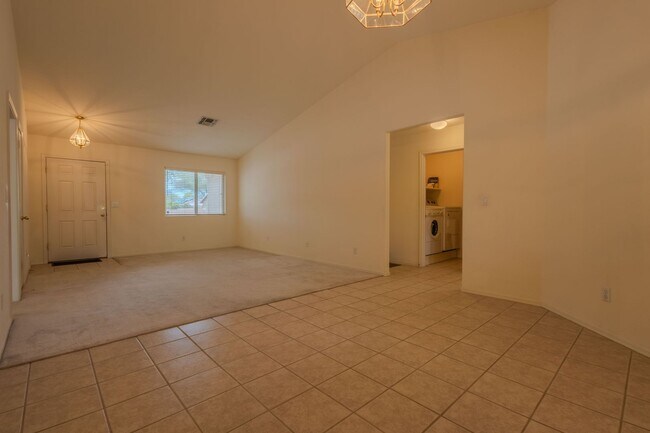 Foto del edificio - 4 Bedrooms, 2 Bathrooms