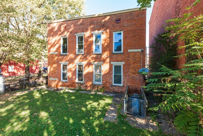 Building Photo - 2131 Staebler St