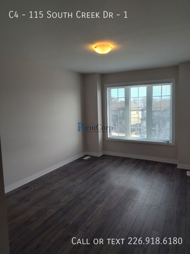 Building Photo - 115-115 S Creek Dr