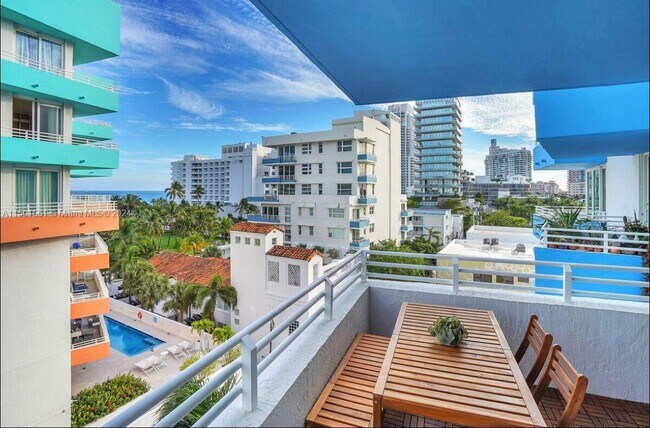 Building Photo - 225 Collins Ave