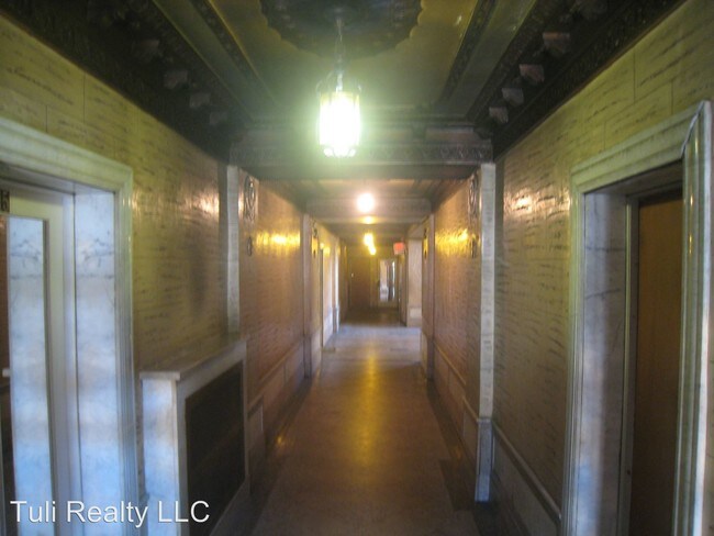 Building Photo - 23 W 33rd St
