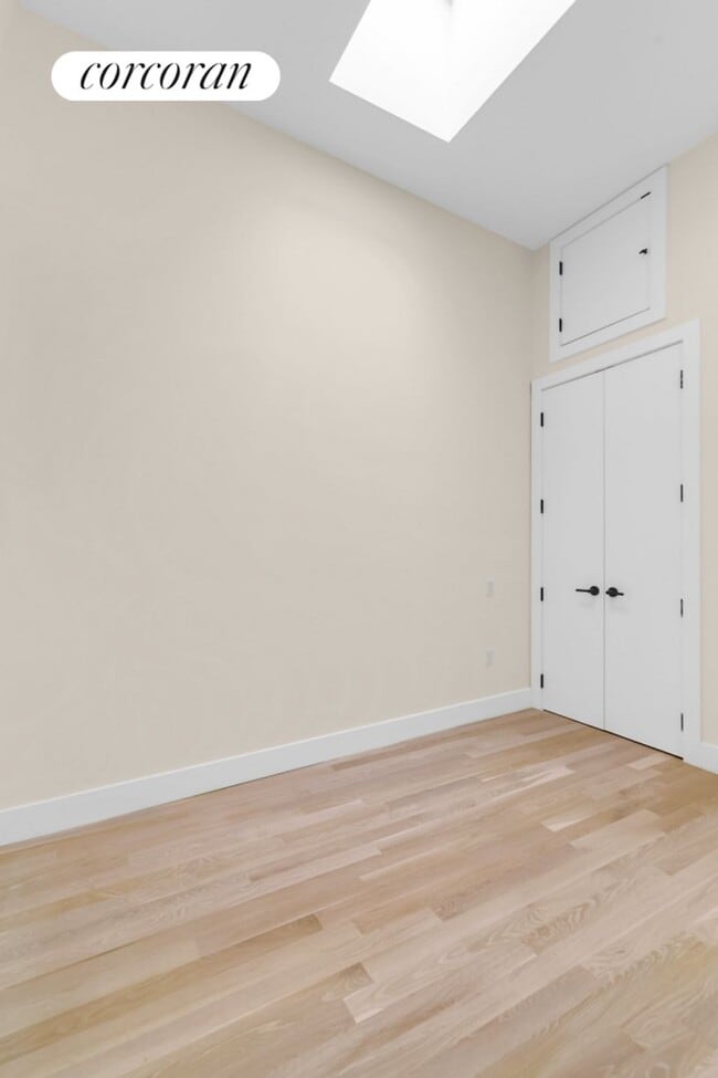 Building Photo - 110 Calyer St
