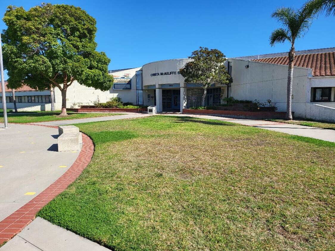 Foto del edificio - Marina Village Manor Home