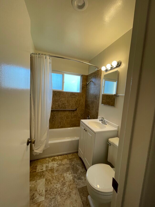 Foto del edificio - 1025 Hayes Ave