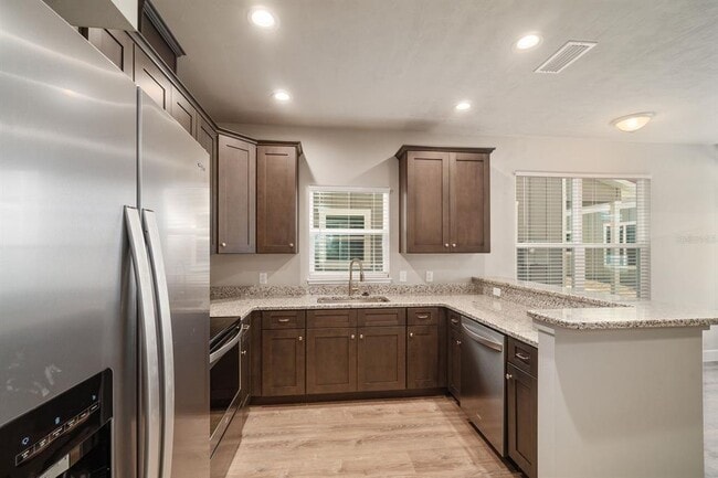 Building Photo - 622 NW 3rd Ave