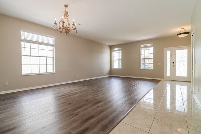 Building Photo - 10445 Meadow Spring Dr